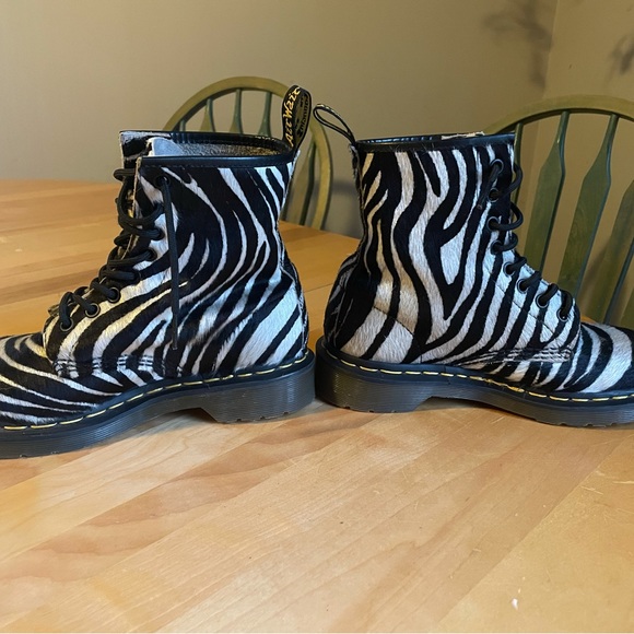 Dr. Martens very rare  , zebra print real pony hair boots , women’s size 6 - Picture 3 of 7